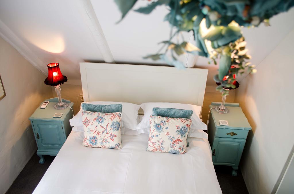 Ah! Guest House Paternoster Room photo