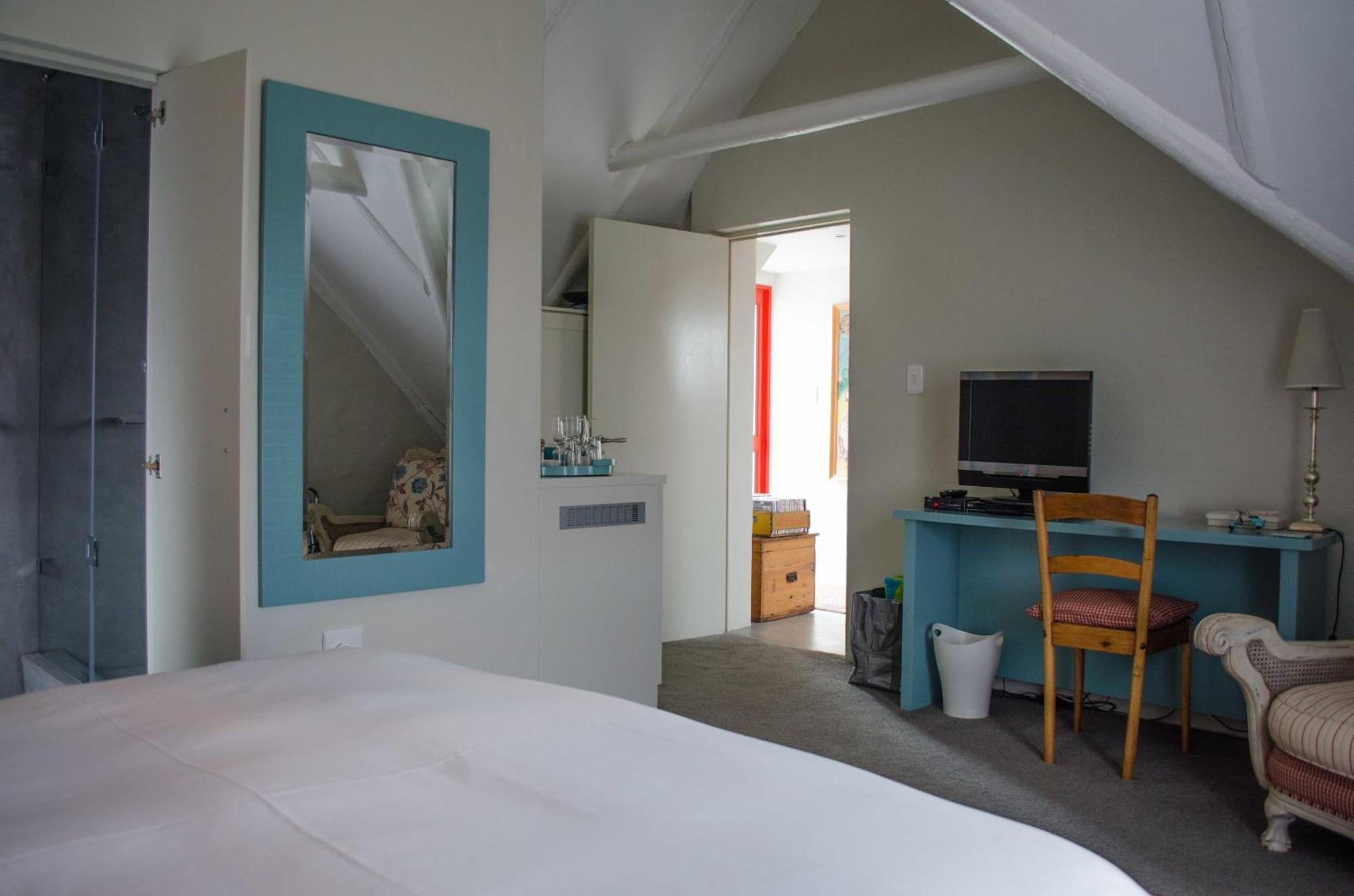 Ah! Guest House Paternoster Room photo